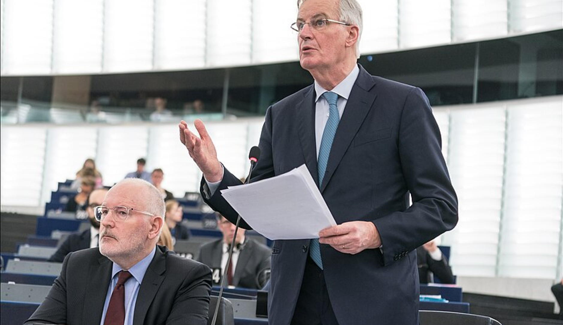 Photographie de Michel Barnier au parlement européen. Crédit photo : parlement européen.