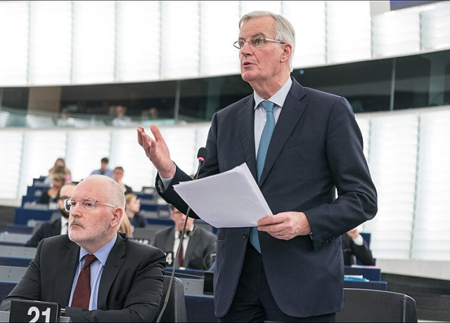 Photographie de Michel Barnier au parlement européen. Crédit photo : parlement européen.