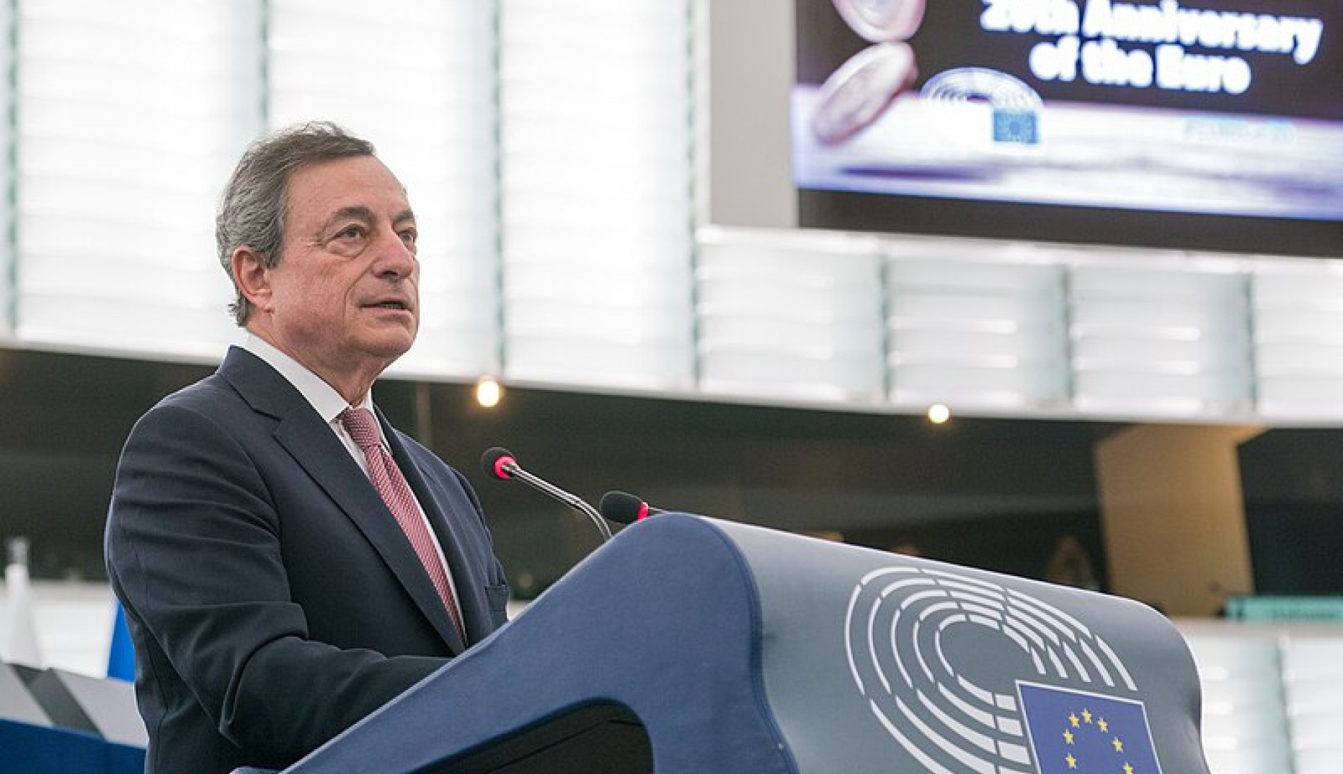 Photographie de Mario Draghi au parlement européen. Source : Parlement européen.