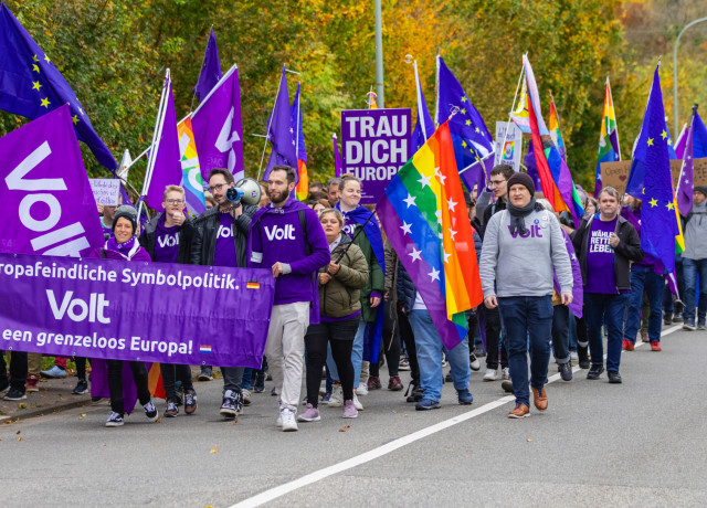 Schengen marchers by Thorsten Janz