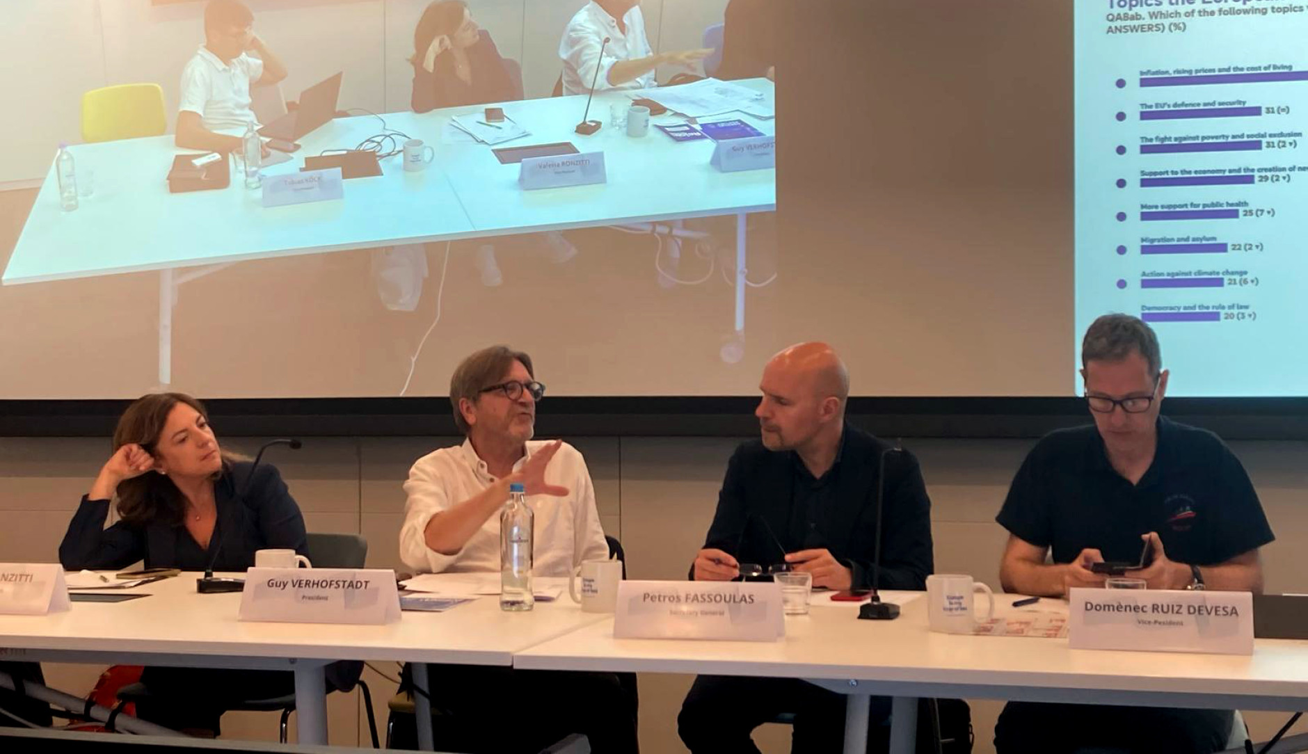 Guy Verhofstadt et Petros Fassoulas du MEI