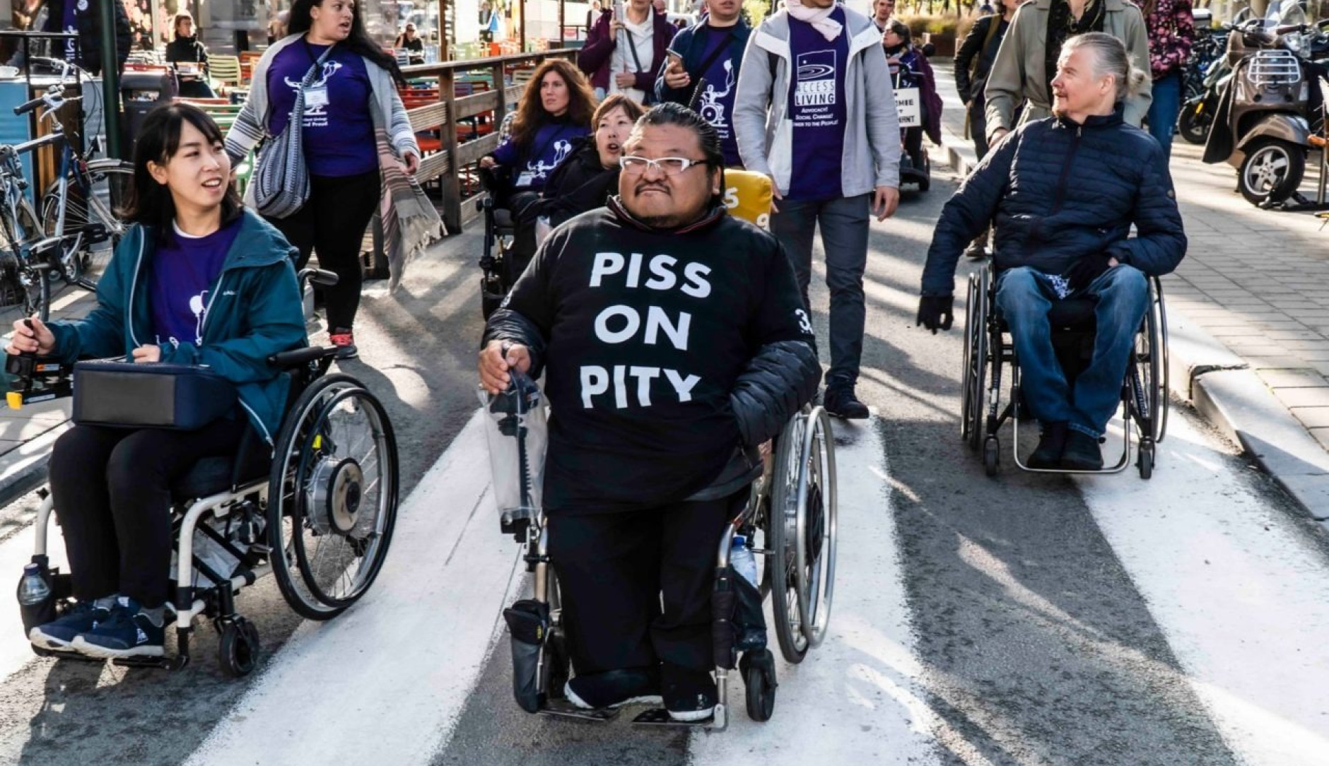 Militants en fauteuil roulant lors de la manifestation Freedom Drive à Bruxelles