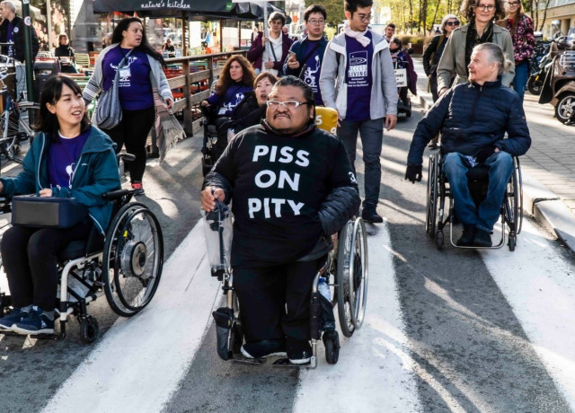 Militants en fauteuil roulant lors de la manifestation Freedom Drive à Bruxelles