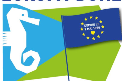 affiche blue et verte sur fond blanc drapeau européen