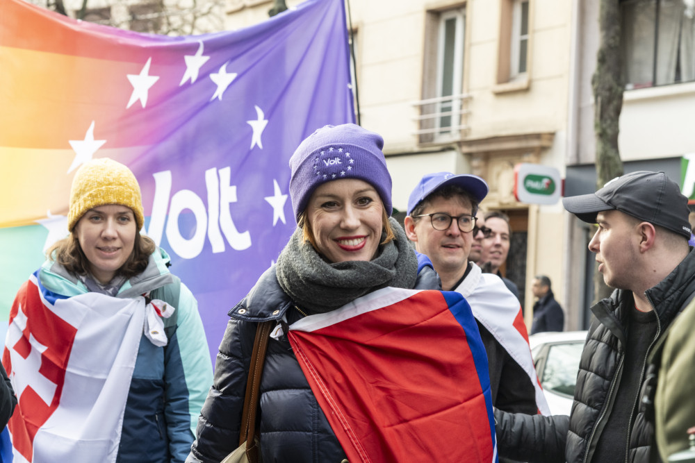 jeunes filles et jeunes gens manifestation  volt