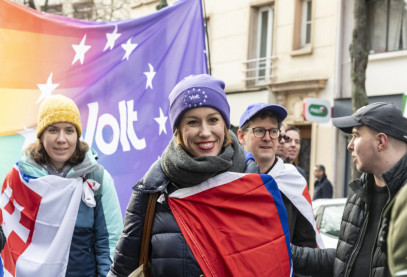 jeunes filles et jeunes gens manifestation  volt