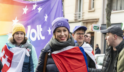 jeunes filles et jeunes gens manifestation  volt