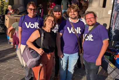 5 militants de volt lille à la braderie