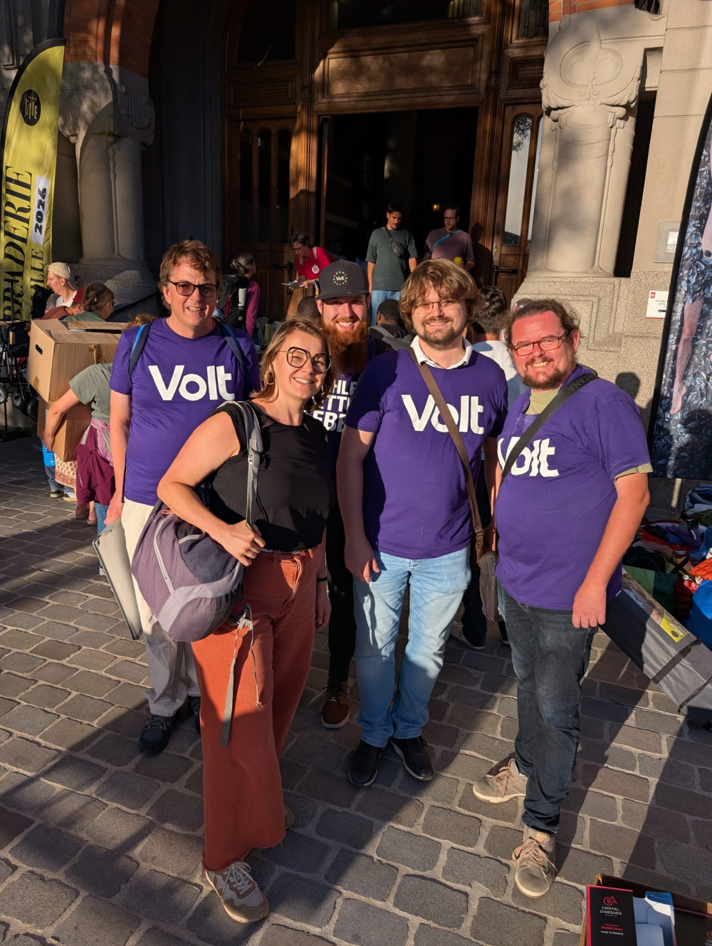 5 militants de volt lille à la braderie