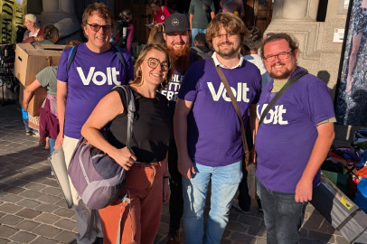 5 militants de volt lille à la braderie