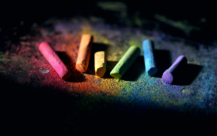 Des craies de différentes couleurs, dont celles de Volt