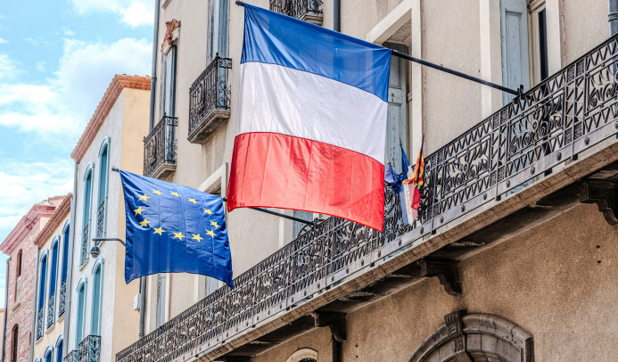 Drapeau français et drapeau européen