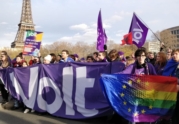 volters marching in paris