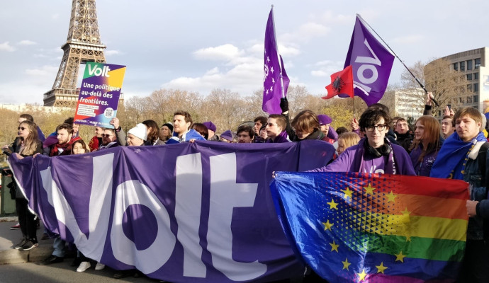volters marching in paris