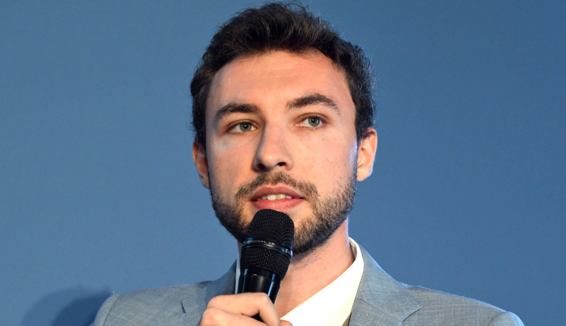 Sacha Courtial au micro