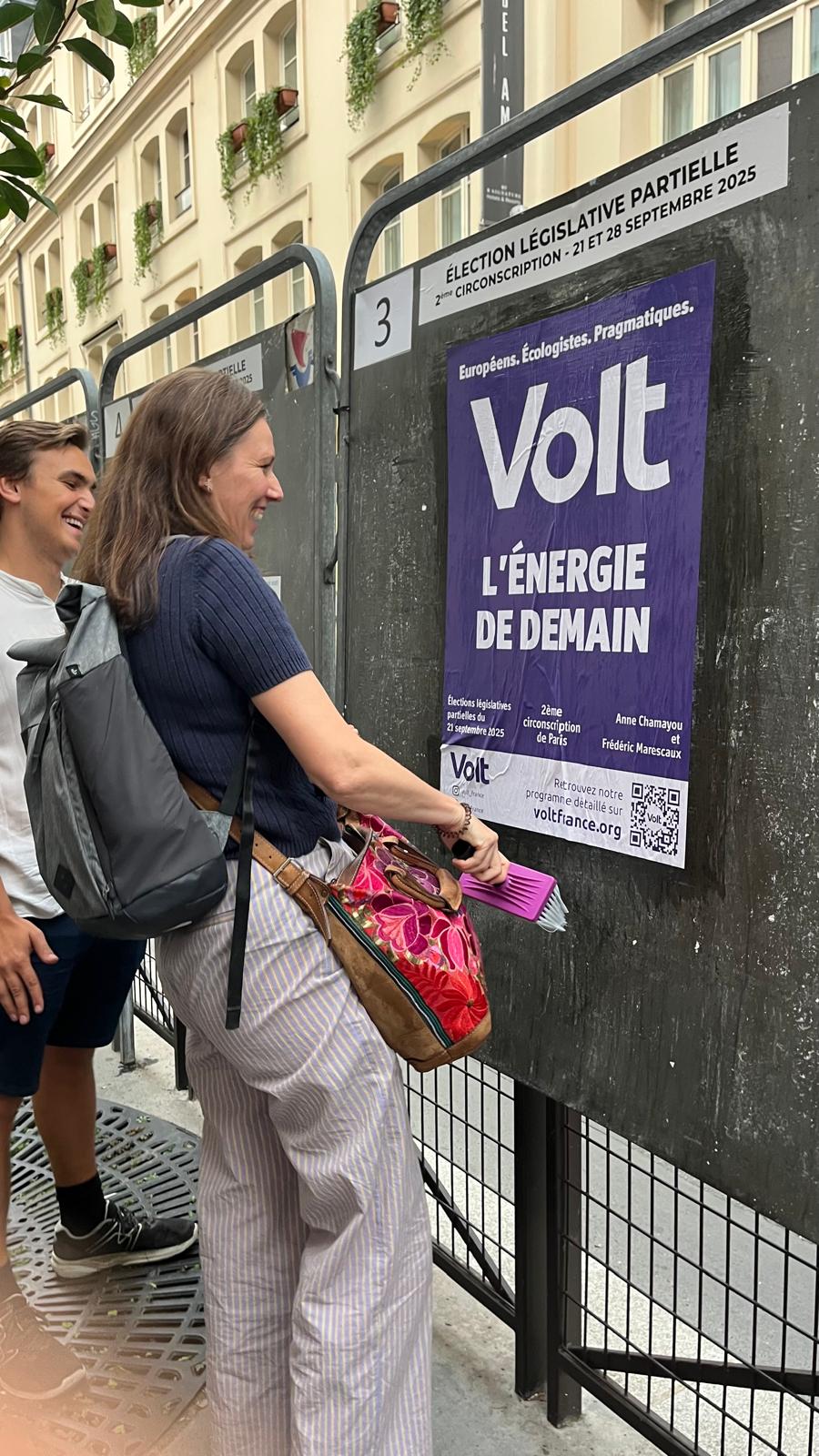 Anne Chamayou Anne Chamayou devant son affiche